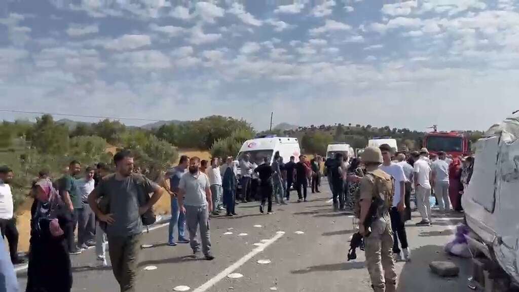 Yürek yakan kaza! 5 ölü, 11 yaralı var 11